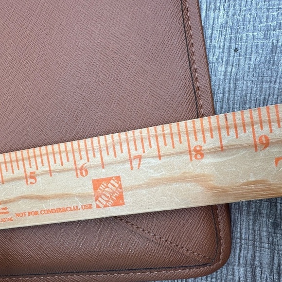 MICHEAL KORS faux leather snap designer Ipad or woman quiet luxury trendy Clutch - Picture 6 of 9